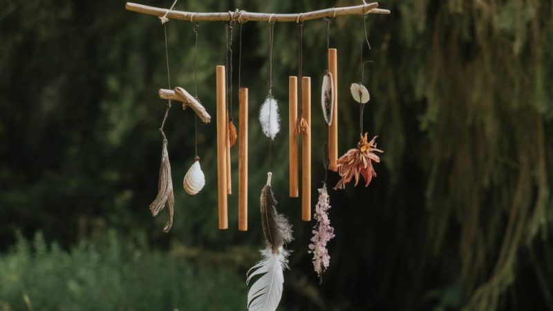 DIY-Windspiel aus natürlichen Materialien basteln